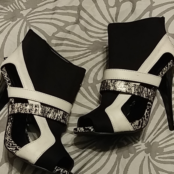 Heels - Picture 1 of 1